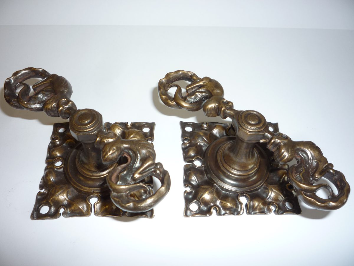 A photograph of replication work on handles being carried out by Calibre Metalwork at John Rylands Library, Belgravia, London.